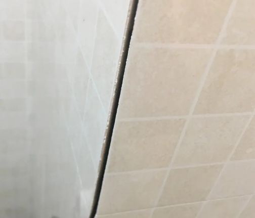 东山瓷砖空鼓维修公司分享阳台瓷砖脱落的修复过程可以分为以下几个步骤