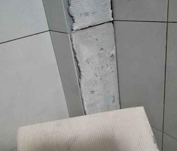 东山瓷砖空鼓维修公司分享下厨房瓷砖脱落的补救措施。